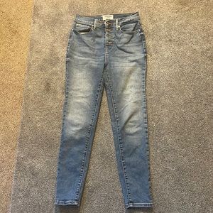 Levi’s Denizen Bottum Up Skinny Jeans